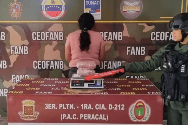 En Peracal fue detenida una mujer que pretendió pasar con droga⁣
