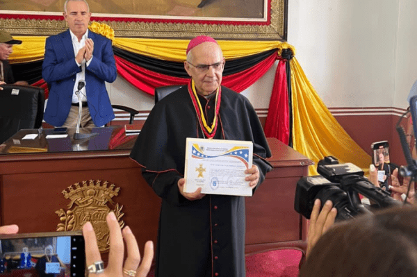 Reconocimiento por su labor pastoral para Monseñor Mario Moronta