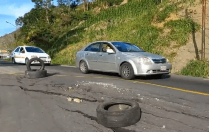 Vialidad hacia la frontera a punto de colapsar