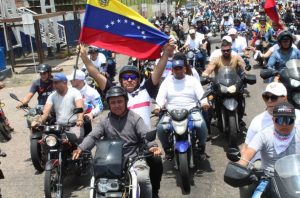 Caravana en apoyo a maduro