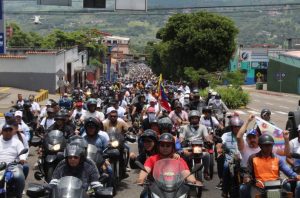 Caravana en apoyo a maduro3