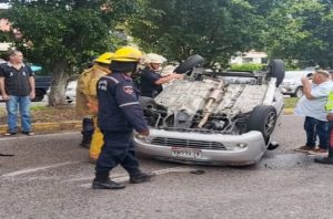 Carro volteado en la Carabobo San Cristóbal Táchira