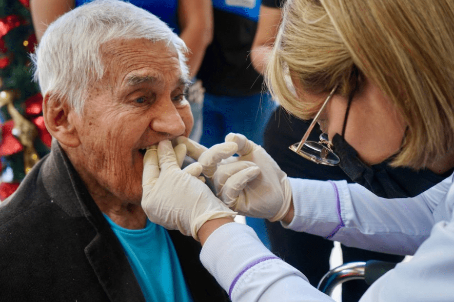 102 prótesis dentales entregó la Fundación de la Familia Tachirense