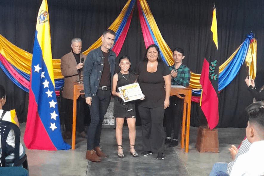 Reconocimiento a la disciplina musical recibieron 60 niños de la EMMAE