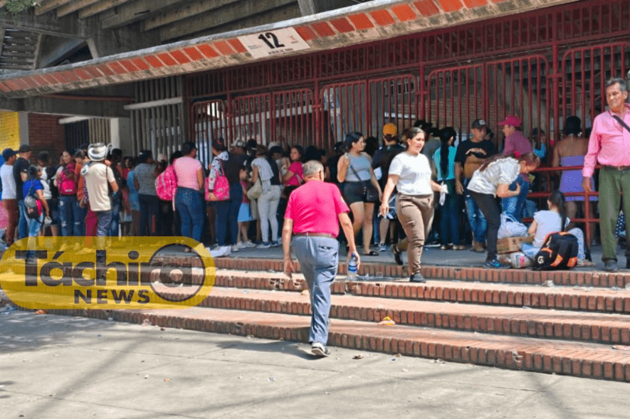 Venezolanos desplazados del conflicto armado en Colombia prefieren quedarse en ese país