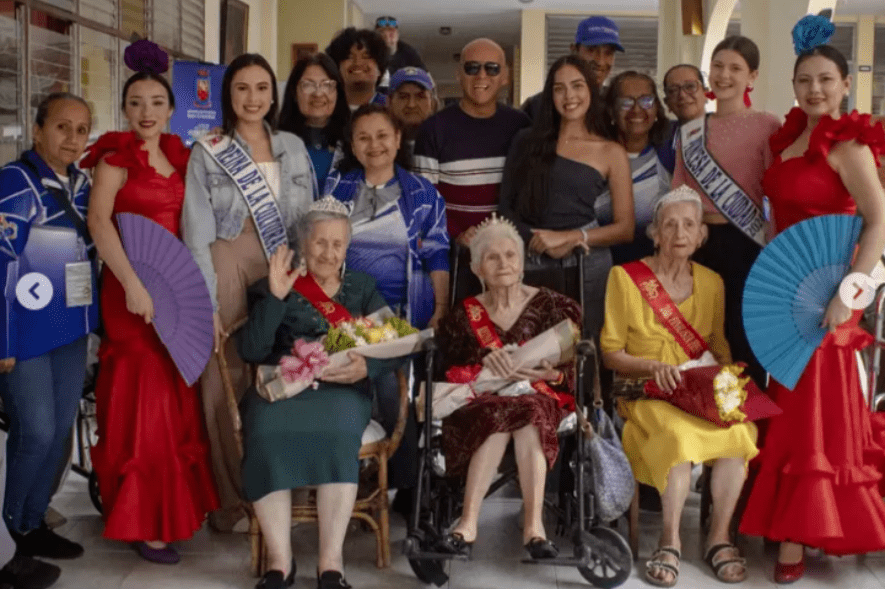  "Feria del Adulto Mayor" en Casas Hogar de San Cristóbal 